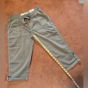 Women’s Sonoma Capri Mid Rise Bottoms